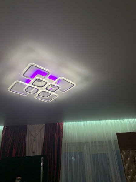 Натяжной потолок в зал