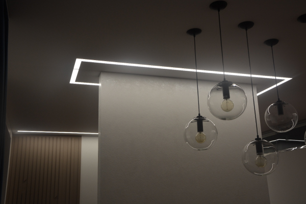 Потолок со световыми линиями