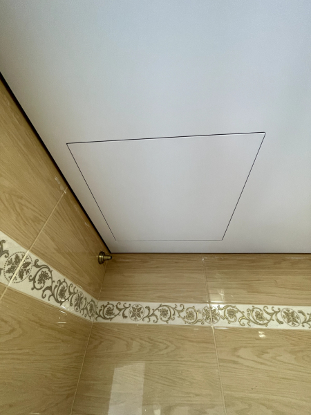 Натяжной потолок с люком на чердак