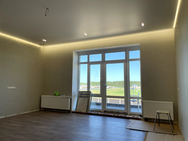 Стоимость сатинового потолка в кухне 12 м²